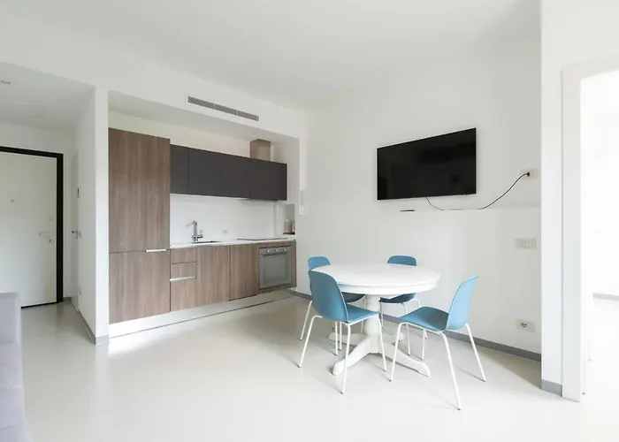 Porta Nuova Bright And Stylish Flat Milano